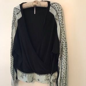 🕊 Free People long-sleeve casual T